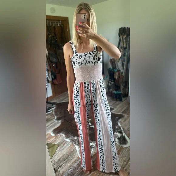 Leopard stripe smocked jumpsuit - Picture 4 of 4